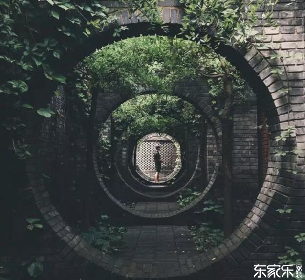 新砌墻體錯縫拼接，預留空隙，均勻受力